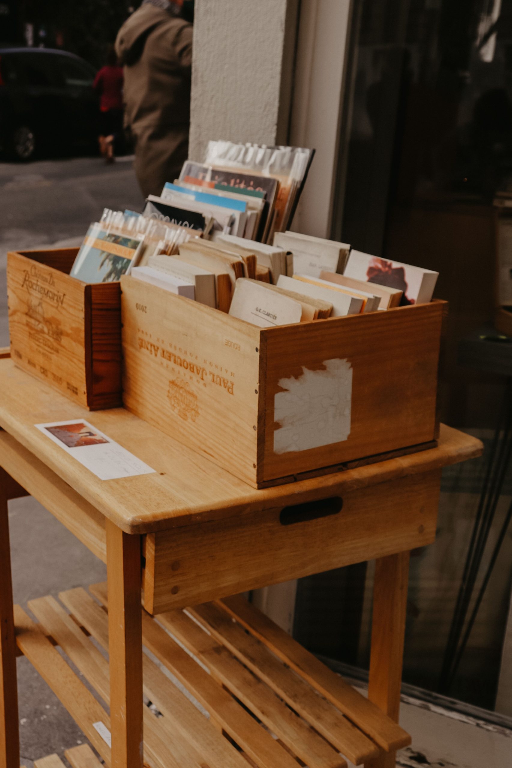 El lienzo perfecto: Guía para elegir y utilizar cajas de madera para personalizar